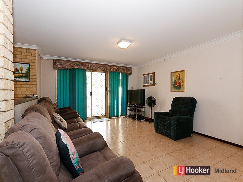 32 Christowe Drive, Swan View WA 6056