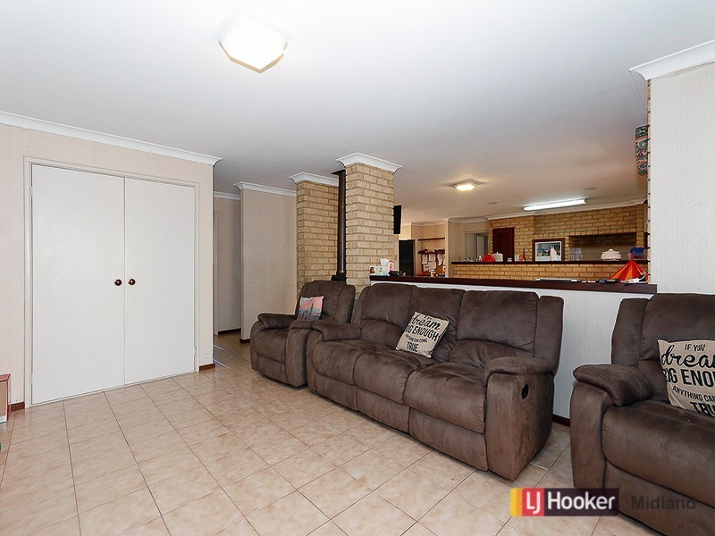 32 Christowe Drive, Swan View WA 6056