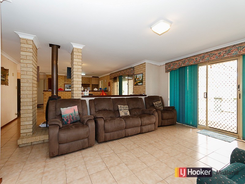 32 Christowe Drive, Swan View WA 6056