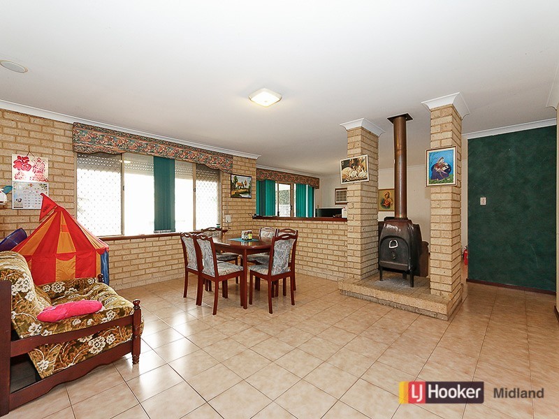 32 Christowe Drive, Swan View WA 6056