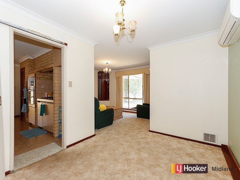 32 Christowe Drive, Swan View WA 6056