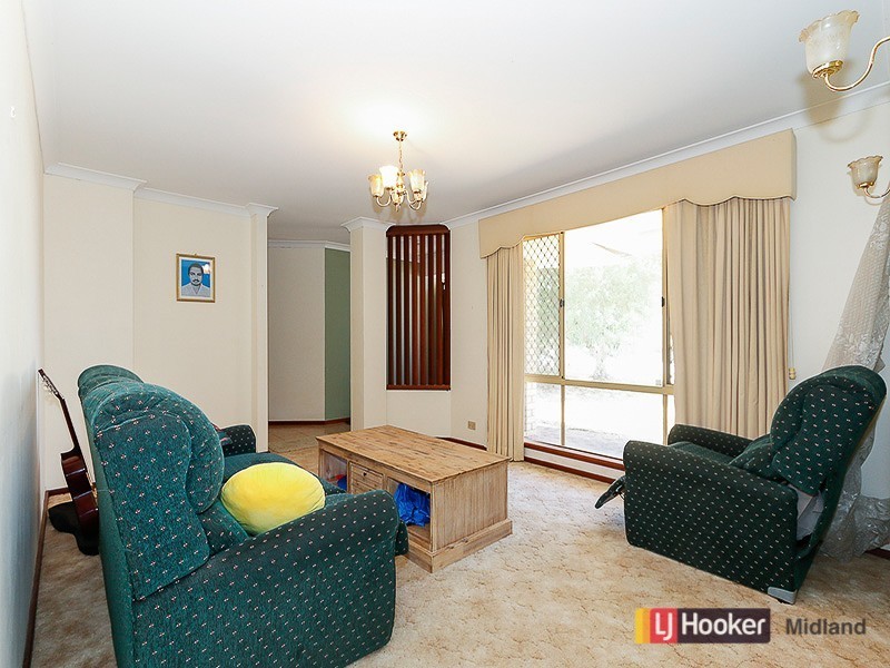 32 Christowe Drive, Swan View WA 6056