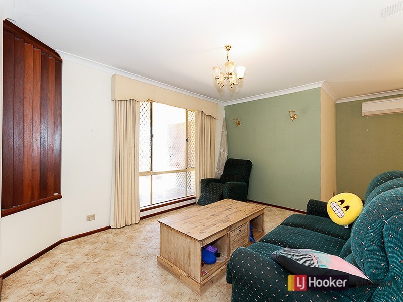 32 Christowe Drive, Swan View WA 6056