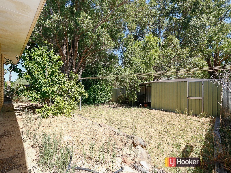 32 Christowe Drive, Swan View WA 6056