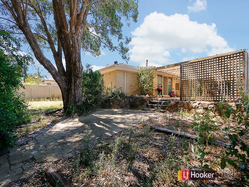 32 Christowe Drive, Swan View WA 6056