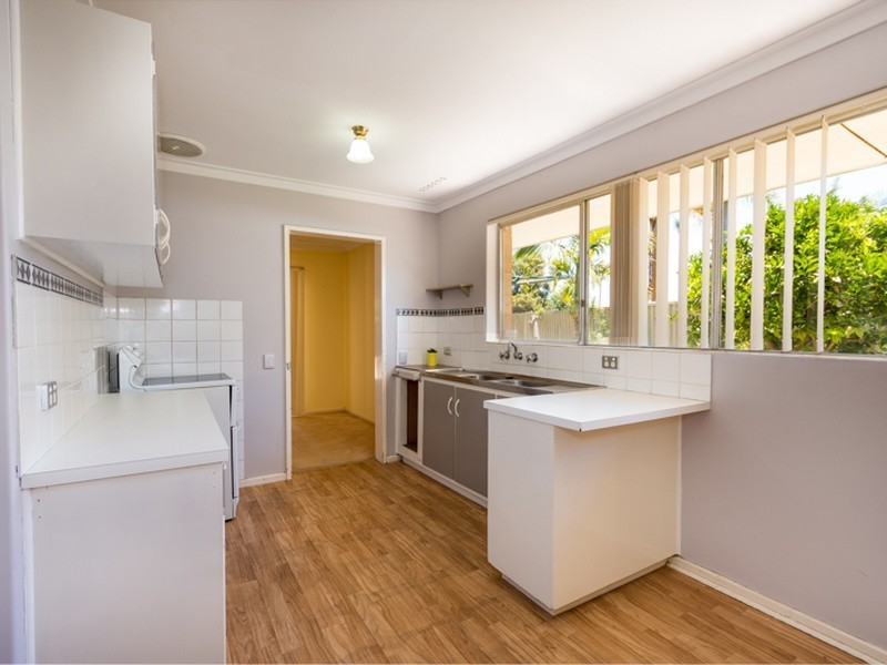 9 Railway Cres, Herne Hill WA 6056