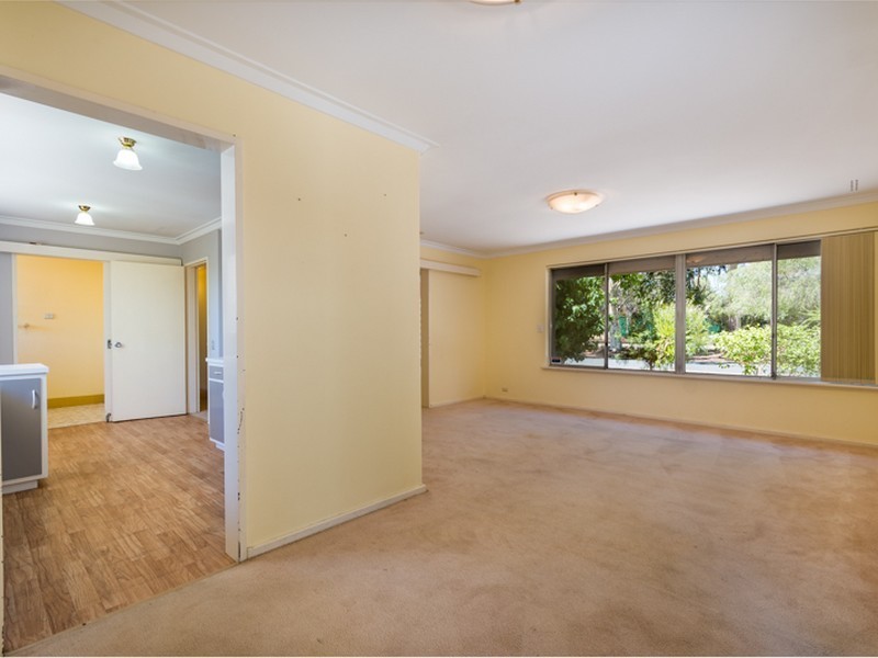 9 Railway Cres, Herne Hill WA 6056
