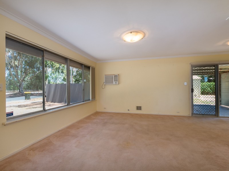 9 Railway Cres, Herne Hill WA 6056
