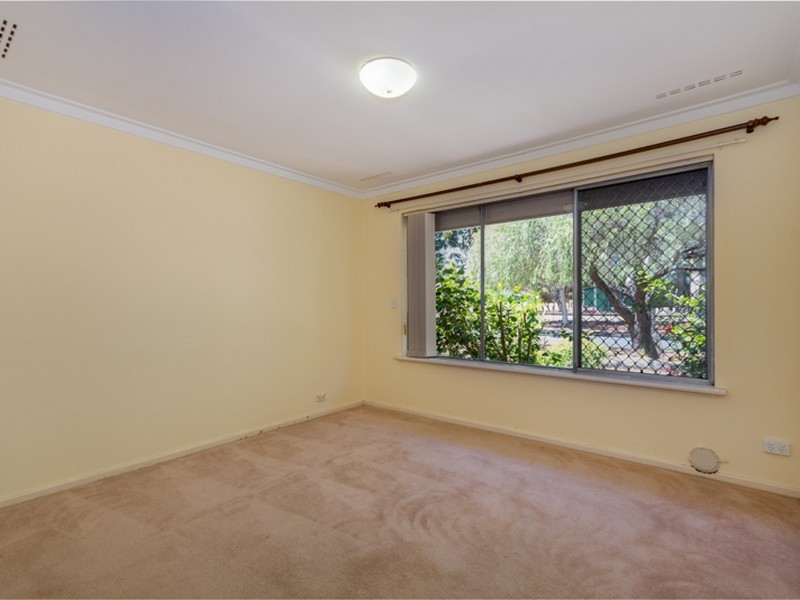 9 Railway Cres, Herne Hill WA 6056