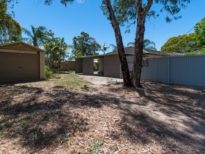 9 Railway Cres, Herne Hill WA 6056