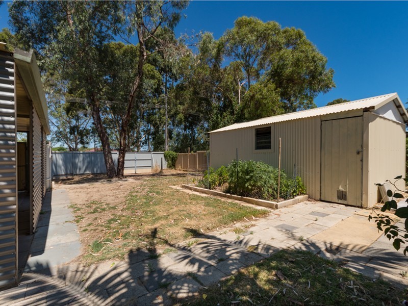 9 Railway Cres, Herne Hill WA 6056