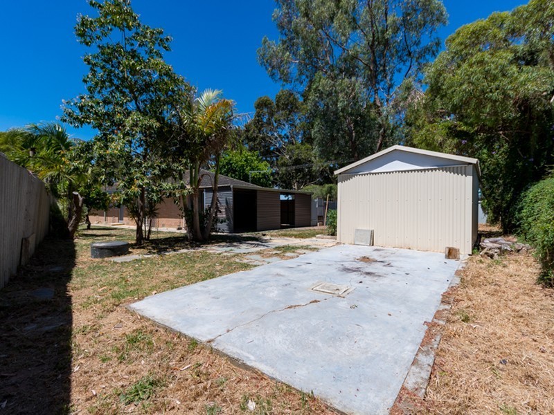 9 Railway Cres, Herne Hill WA 6056