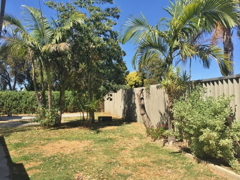 9 Railway Cres, Herne Hill WA 6056