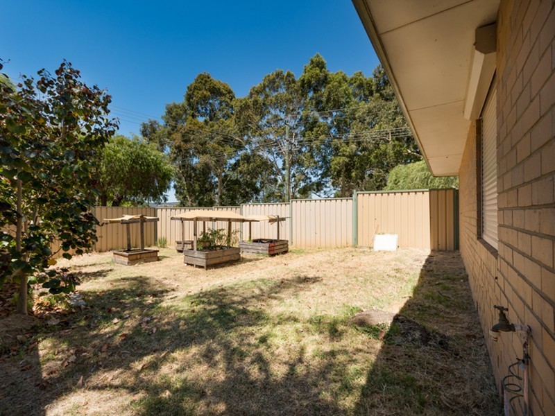 9 Railway Cres, Herne Hill WA 6056
