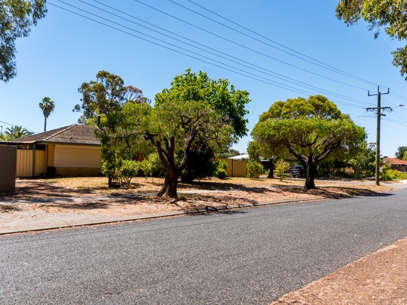 9 Railway Cres, Herne Hill WA 6056