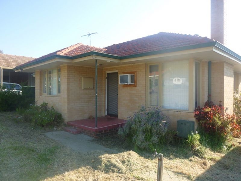 15 Clianthus Way, Koongamia WA 6056