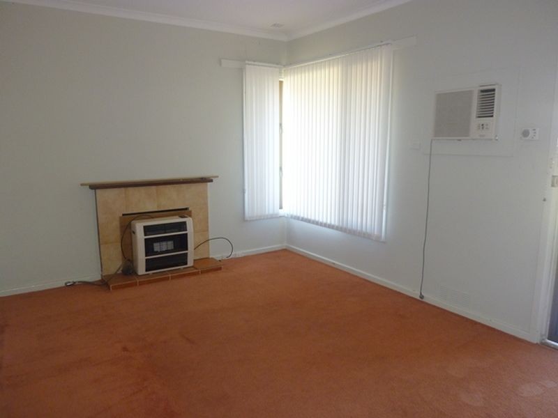 15 Clianthus Way, Koongamia WA 6056