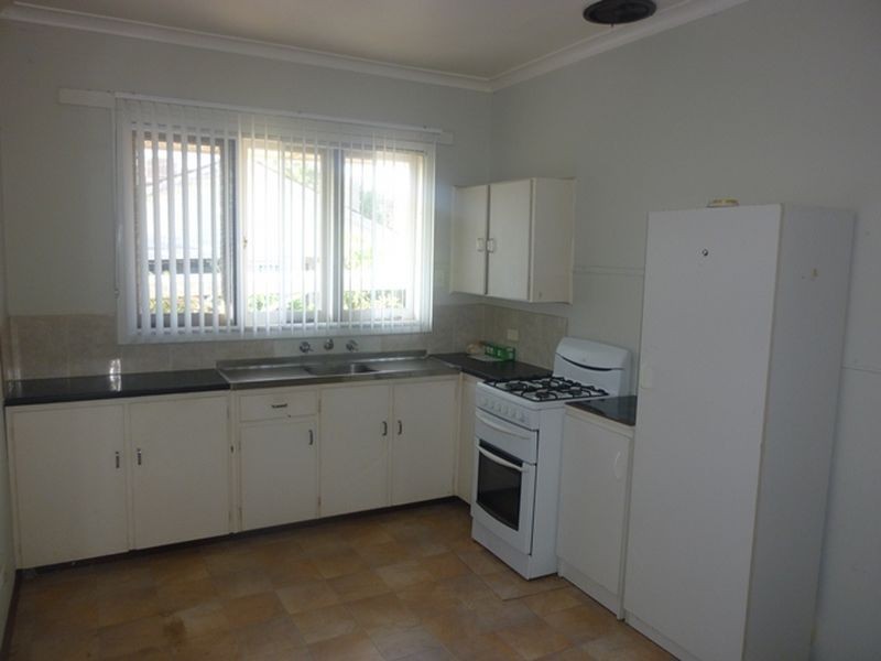 15 Clianthus Way, Koongamia WA 6056