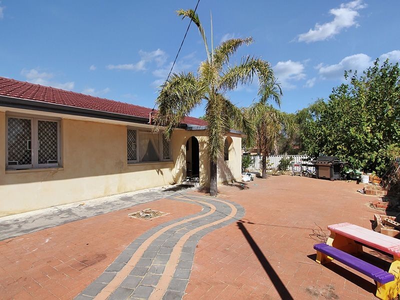 27 Shalford Way, Girrawheen WA 6064