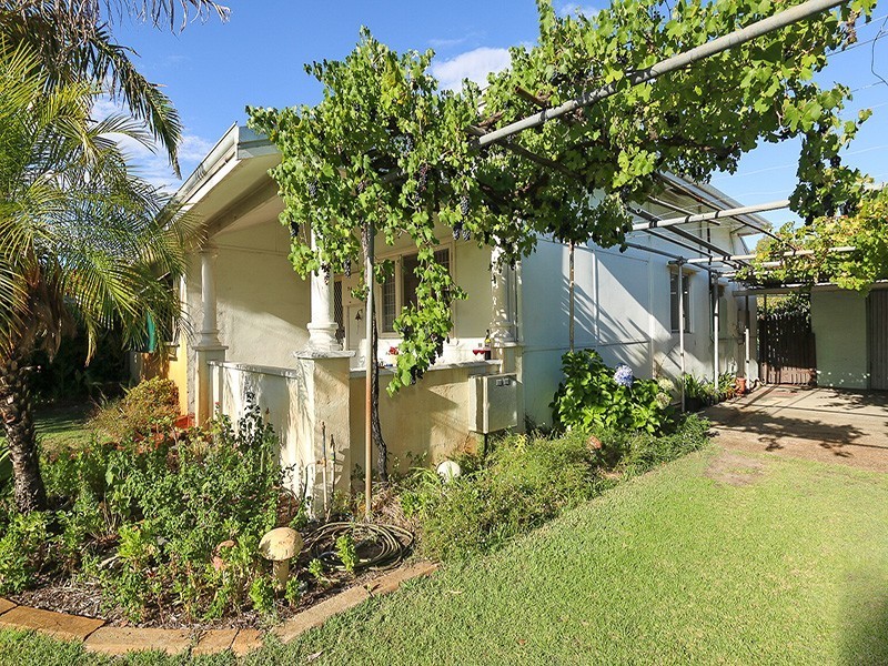 34 Iolanthe Street, Bassendean WA 6054