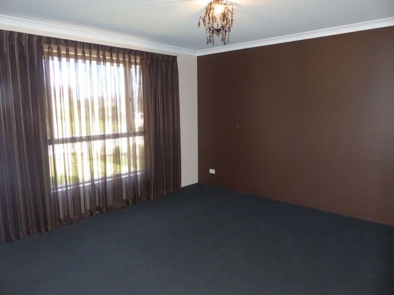 14 Firewood Way, Caversham WA 6055