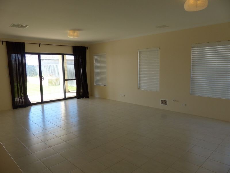14 Firewood Way, Caversham WA 6055