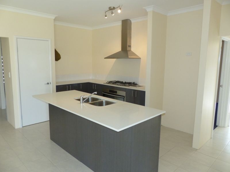 14 Firewood Way, Caversham WA 6055