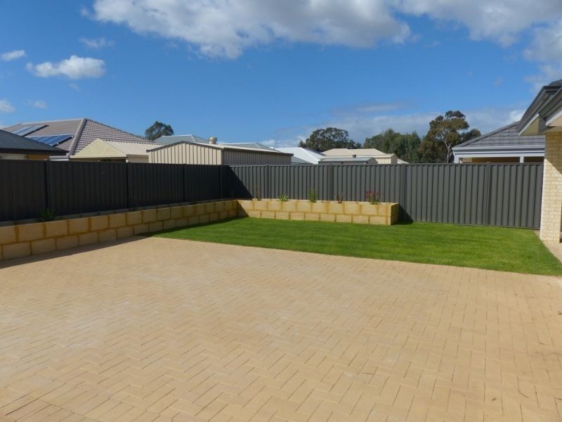 14 Firewood Way, Caversham WA 6055
