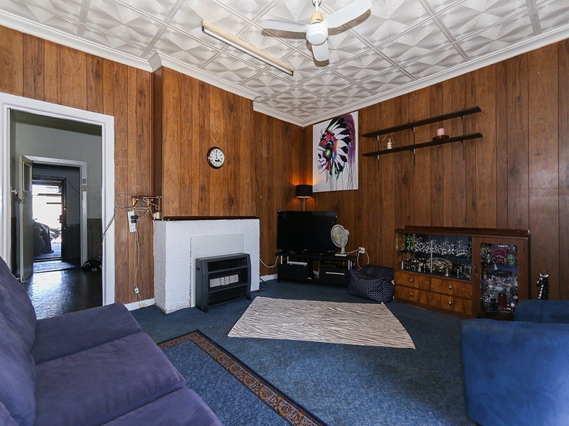 14 Victoria Parade, Midvale WA 6056