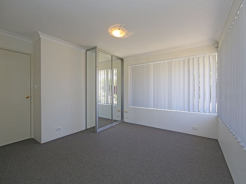 10 Greenfields Circle, Hocking WA 6065