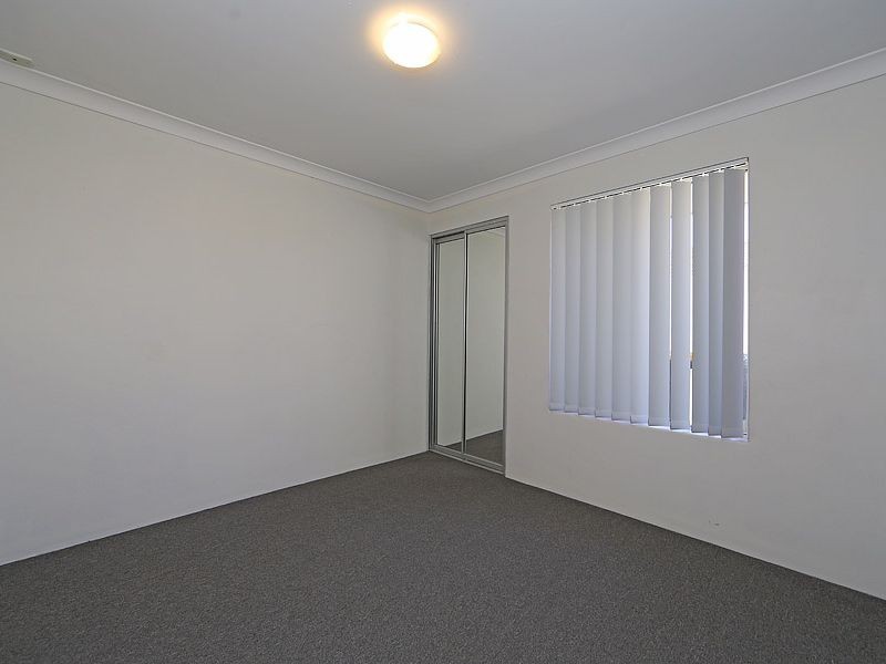 10 Greenfields Circle, Hocking WA 6065