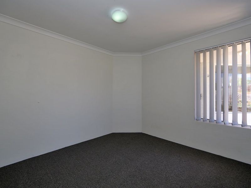 10 Greenfields Circle, Hocking WA 6065