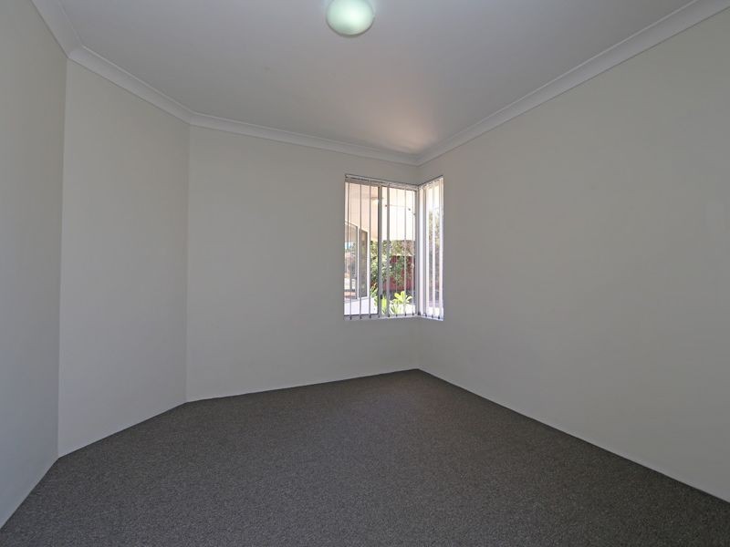 10 Greenfields Circle, Hocking WA 6065