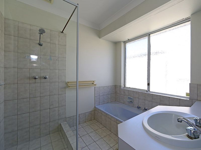 10 Greenfields Circle, Hocking WA 6065