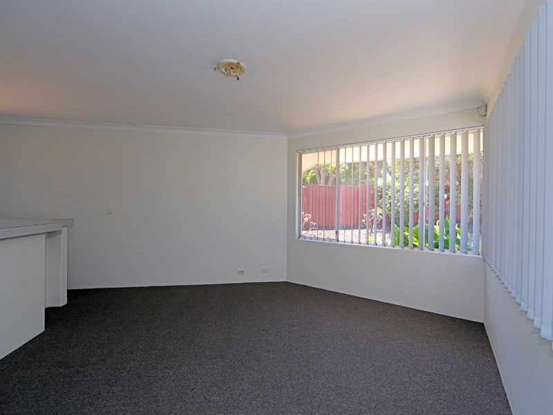 10 Greenfields Circle, Hocking WA 6065