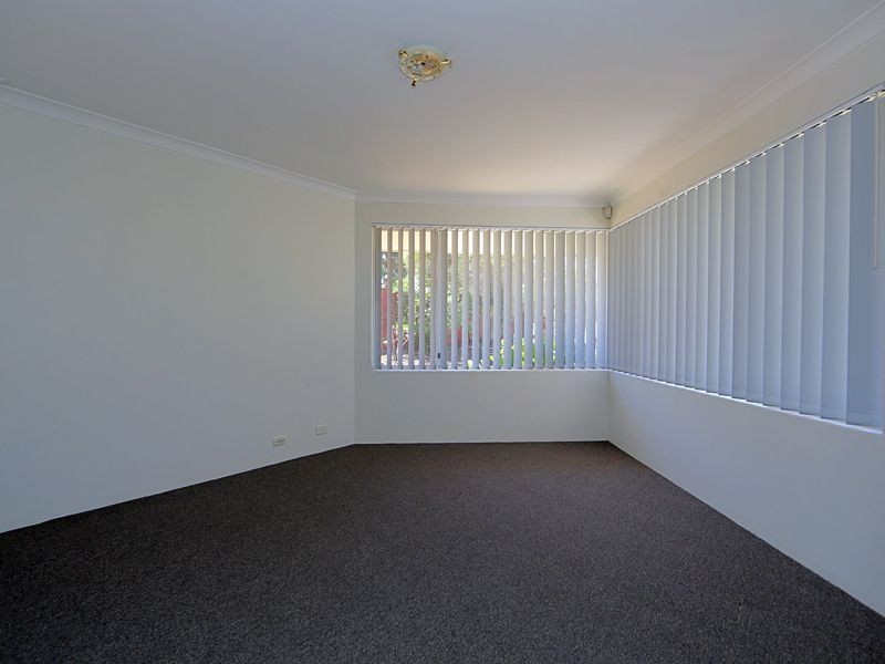 10 Greenfields Circle, Hocking WA 6065