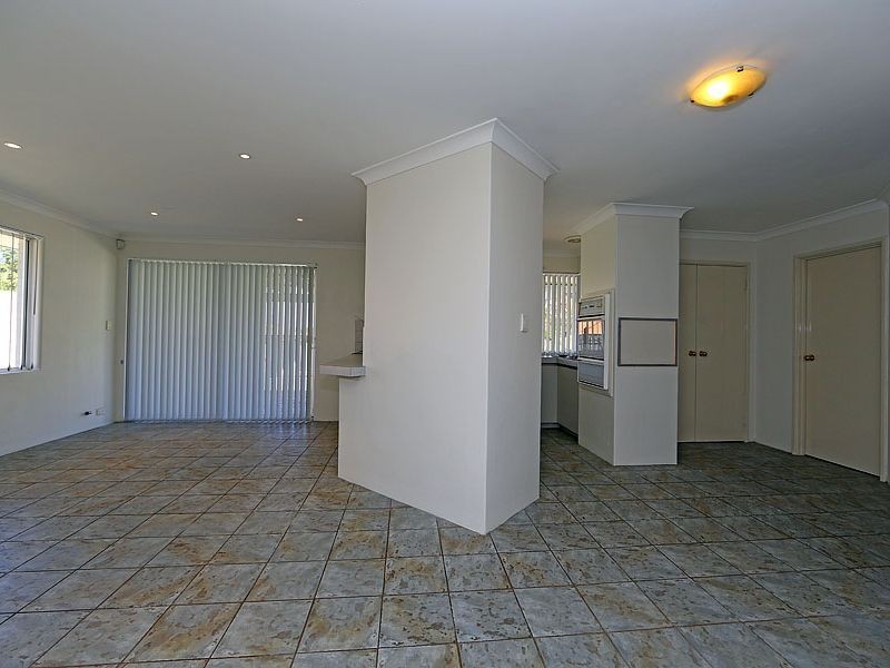 10 Greenfields Circle, Hocking WA 6065