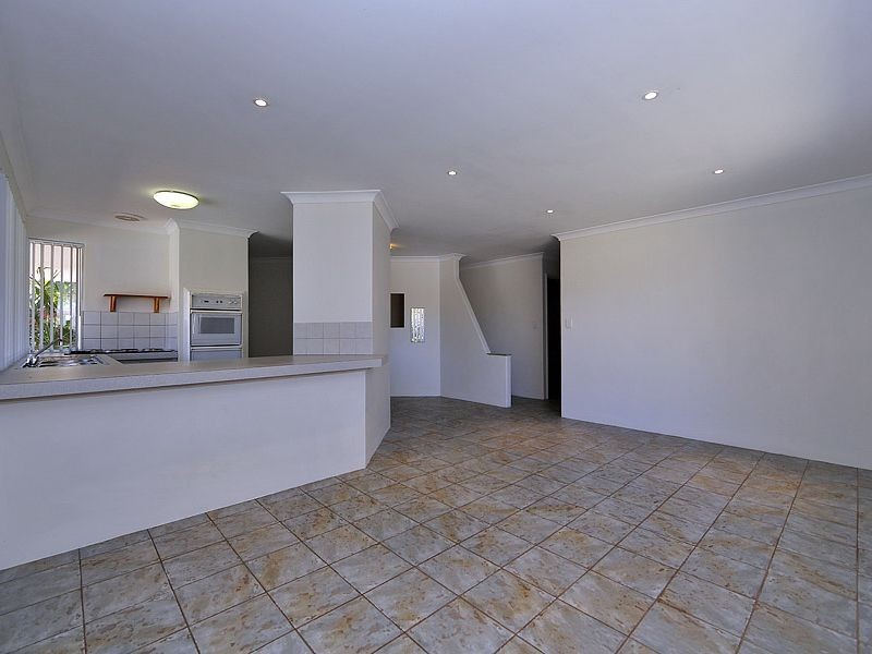 10 Greenfields Circle, Hocking WA 6065