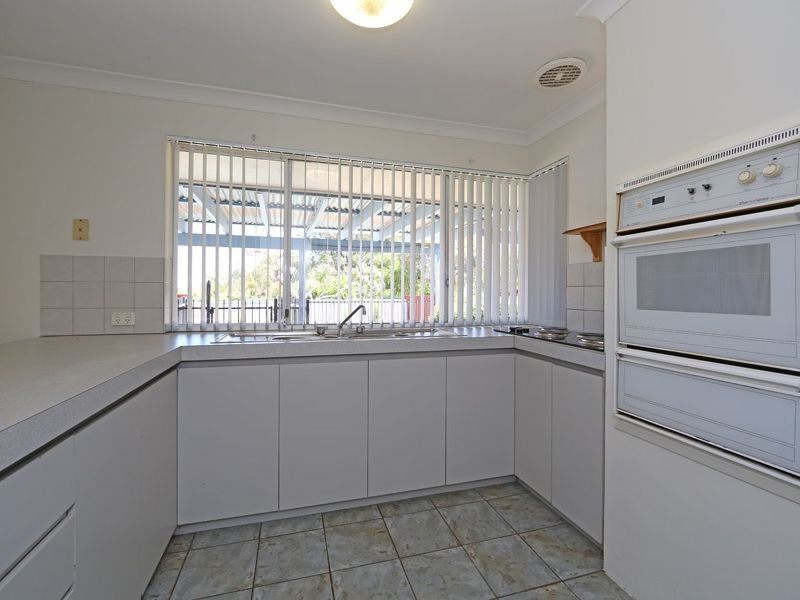 10 Greenfields Circle, Hocking WA 6065