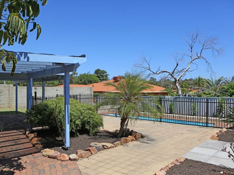 10 Greenfields Circle, Hocking WA 6065