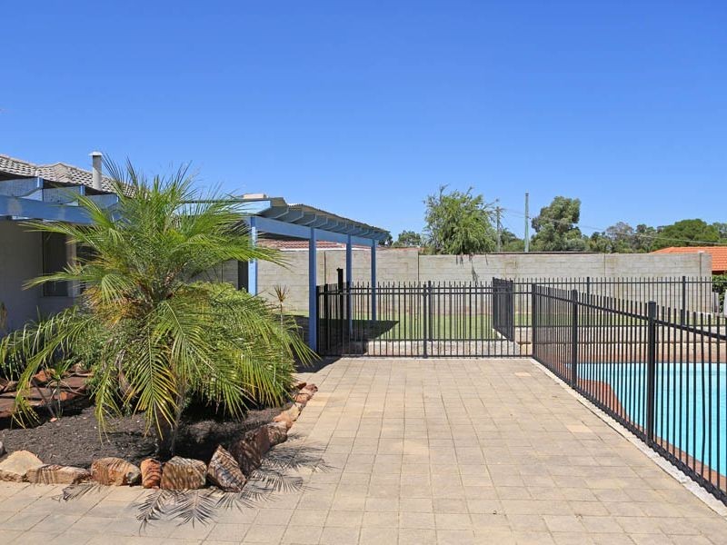 10 Greenfields Circle, Hocking WA 6065