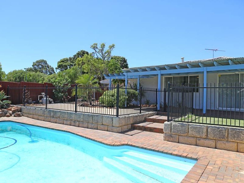 10 Greenfields Circle, Hocking WA 6065