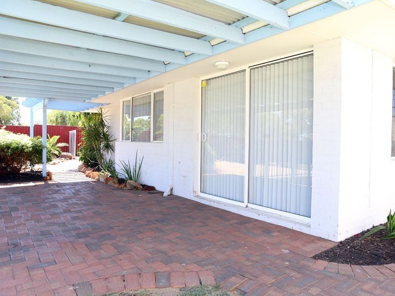 10 Greenfields Circle, Hocking WA 6065