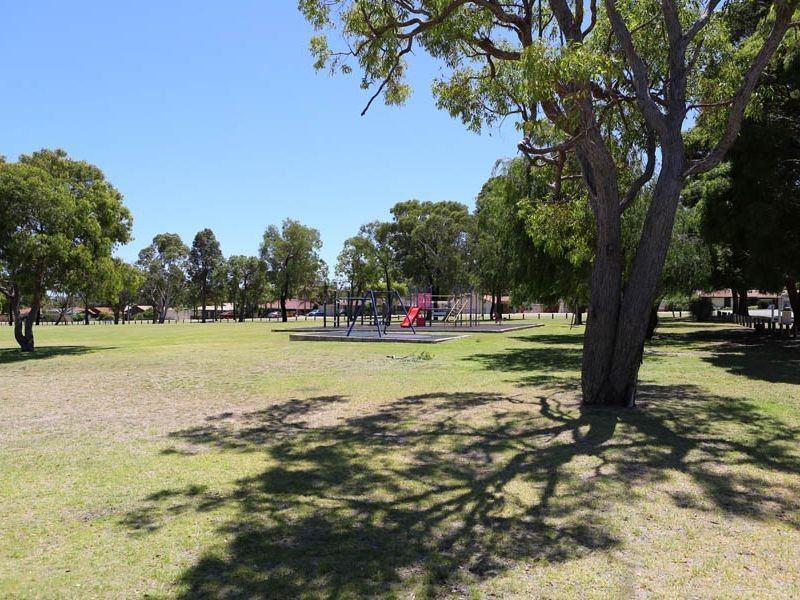 10 Greenfields Circle, Hocking WA 6065