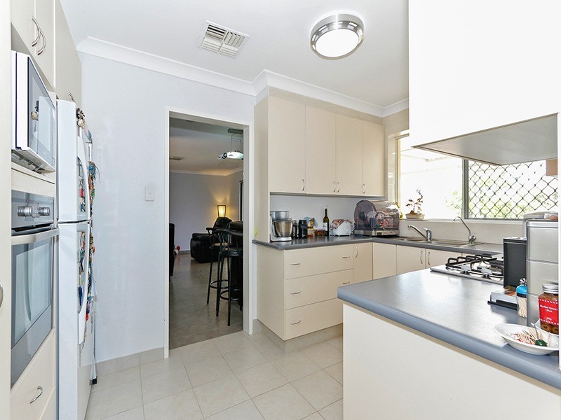 20 Abbott Way, Swan View WA 6056