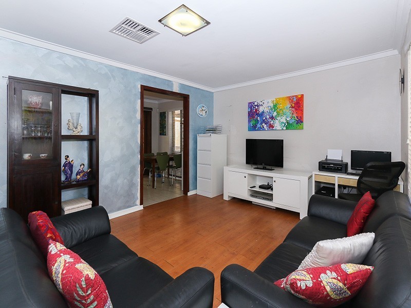 9 Maguire Road, Helena Valley WA 6056