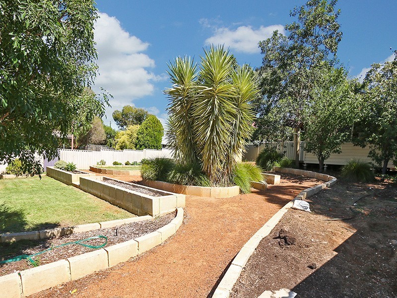 9 Maguire Road, Helena Valley WA 6056