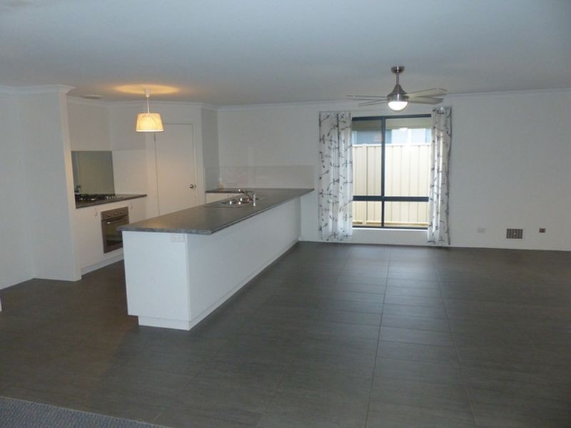 4 Barcelo Lane, Caversham WA 6055