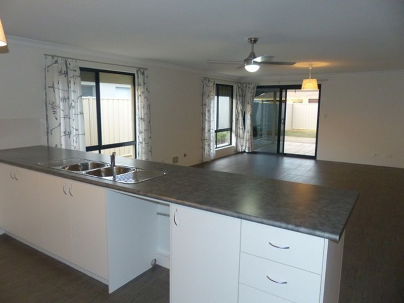 4 Barcelo Lane, Caversham WA 6055
