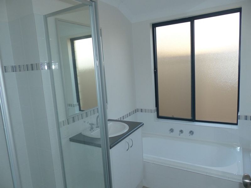 4 Barcelo Lane, Caversham WA 6055